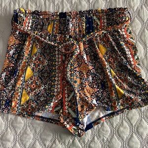 Women’s medium stretchy shorts!